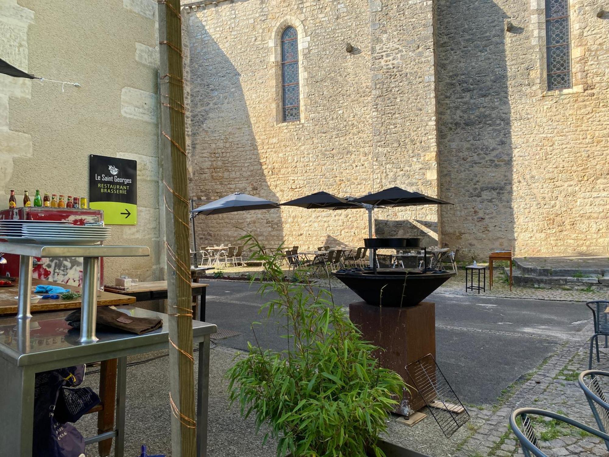 Logis Hotel Le Saint Georges Vivonne Eksteriør bilde