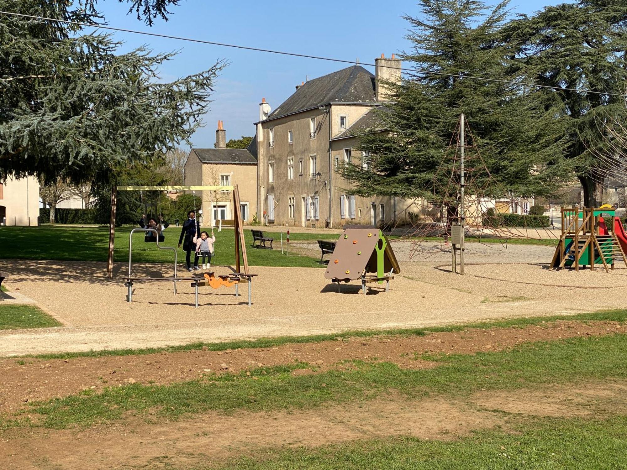 Logis Hotel Le Saint Georges Vivonne Eksteriør bilde
