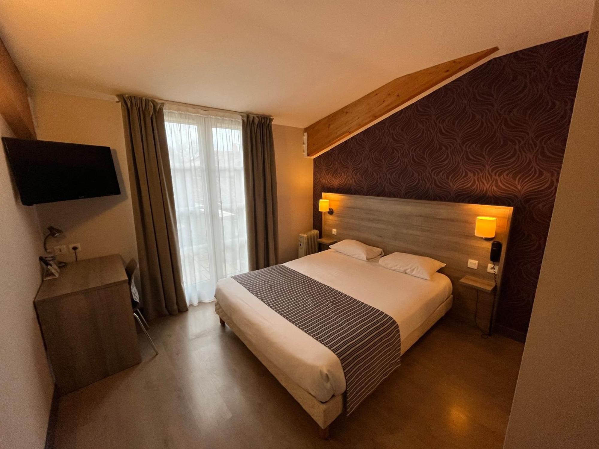 Logis Hotel Le Saint Georges Vivonne Eksteriør bilde