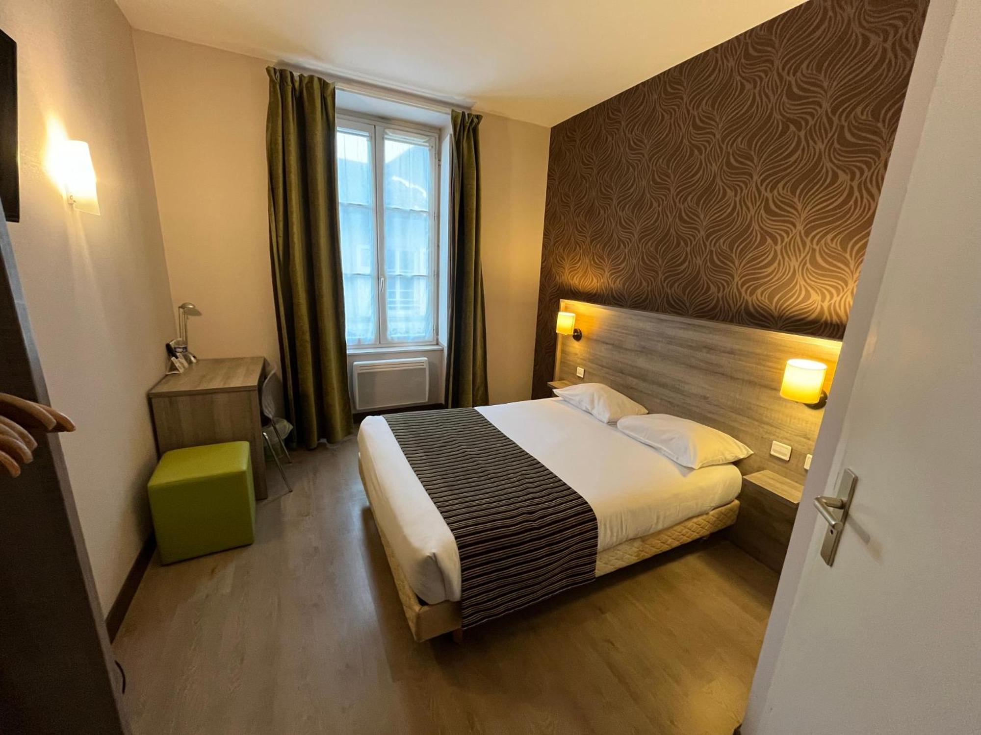 Logis Hotel Le Saint Georges Vivonne Eksteriør bilde
