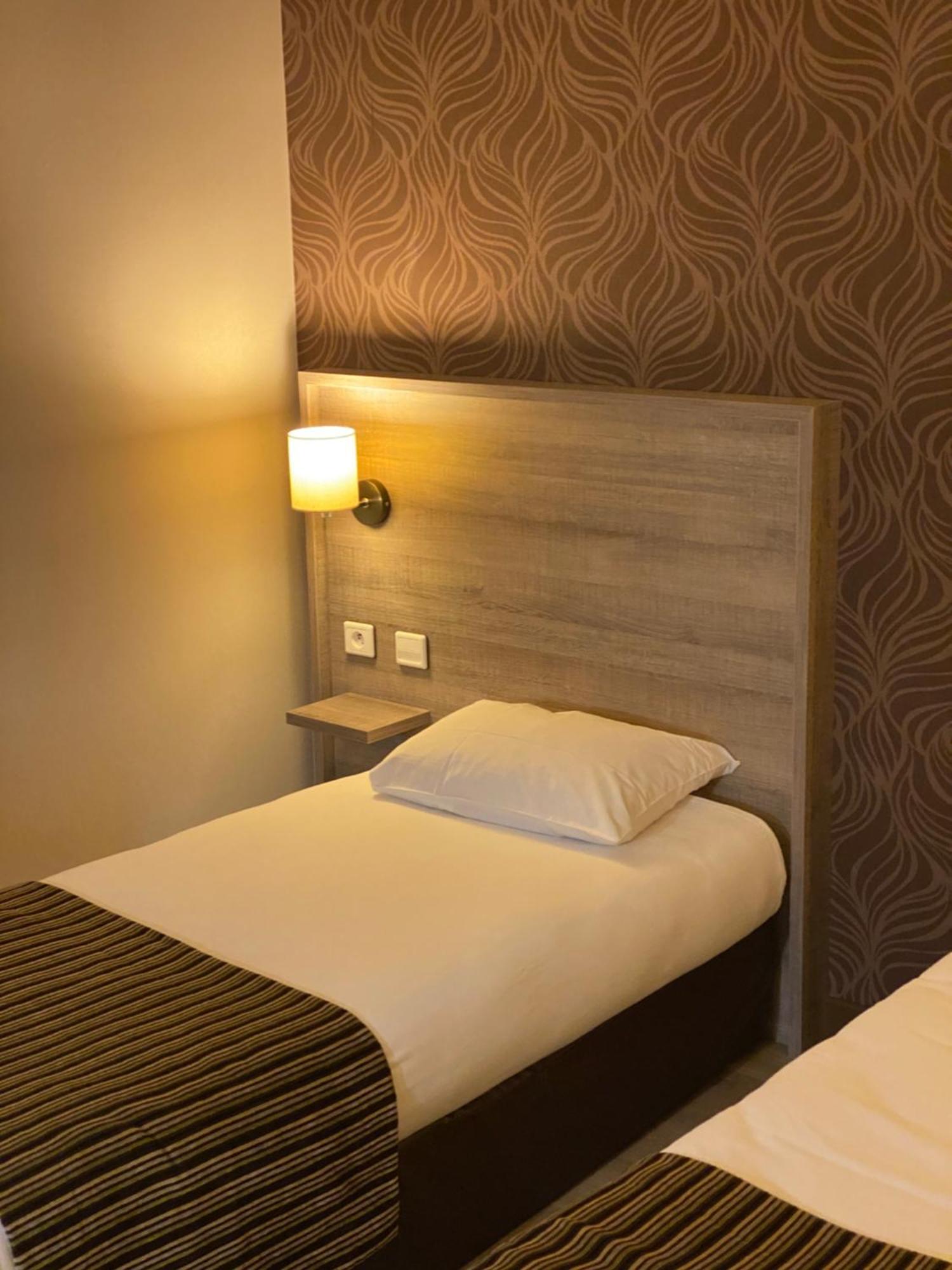 Logis Hotel Le Saint Georges Vivonne Eksteriør bilde