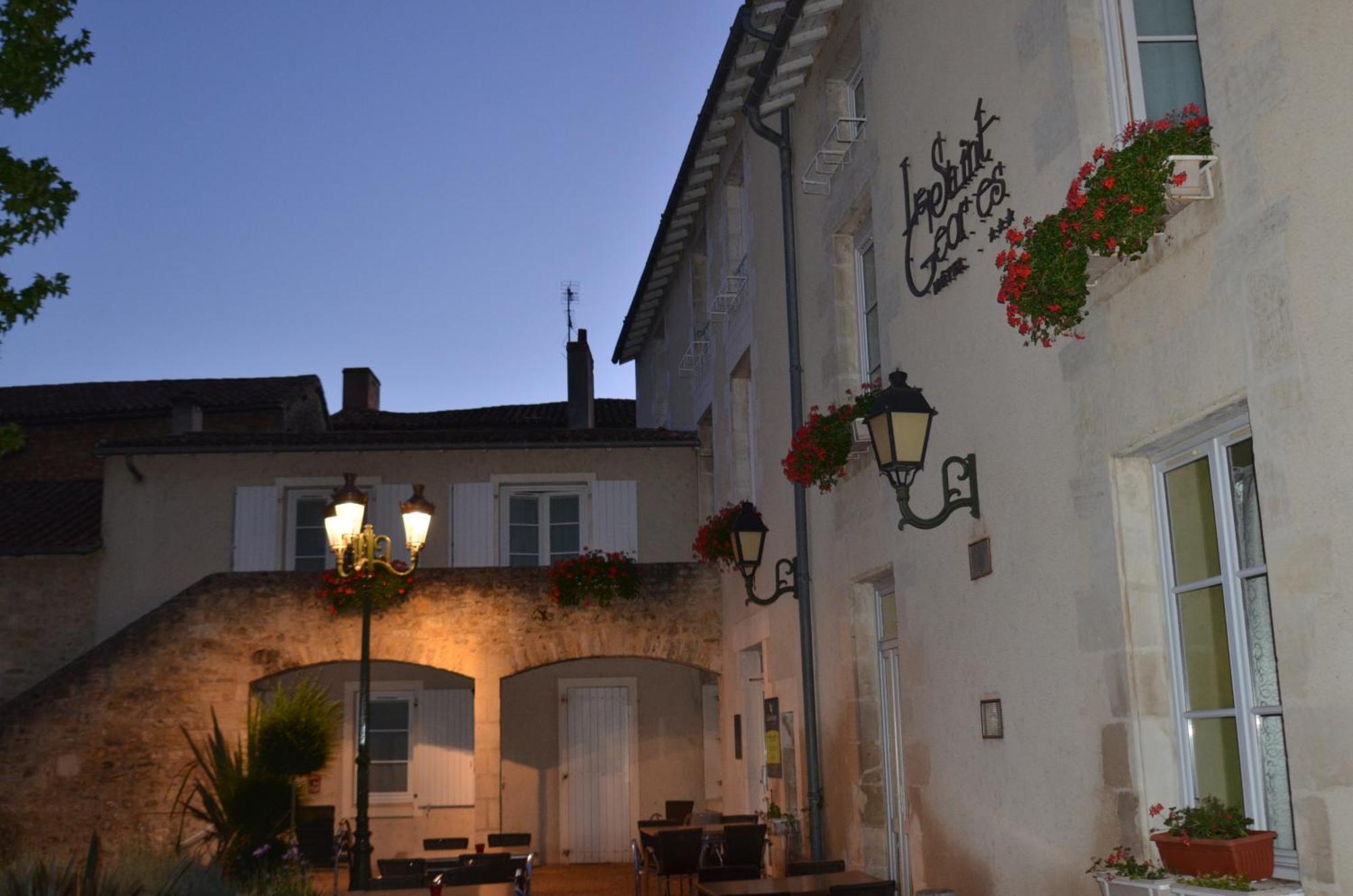 Logis Hotel Le Saint Georges Vivonne Eksteriør bilde