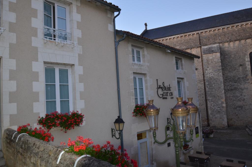 Logis Hotel Le Saint Georges Vivonne Eksteriør bilde