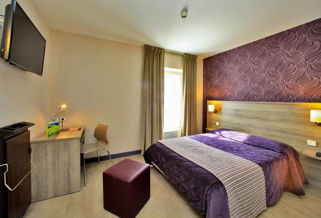 Logis Hotel Le Saint Georges Vivonne Eksteriør bilde